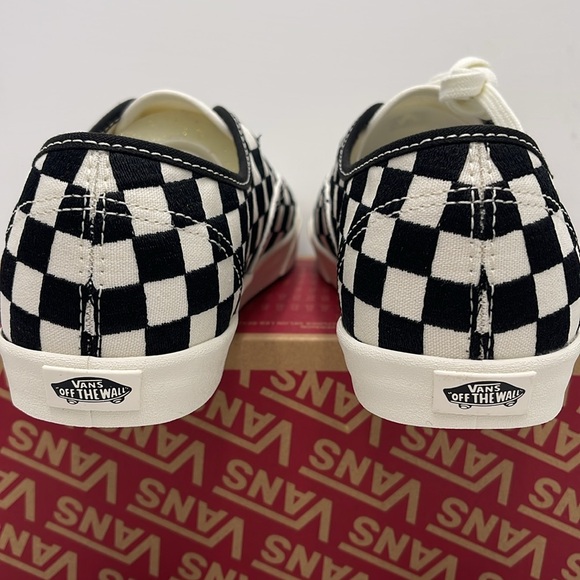 Vans WMNS Authentic Lowpro Embroidered Check Black/M
VN000D041 KP
Sneakersrs - Picture 13 of 16